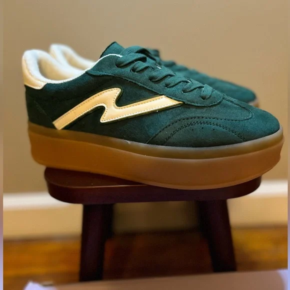 COPY - Madden Girl Mightty platform sneaker - Picture 2 of 9